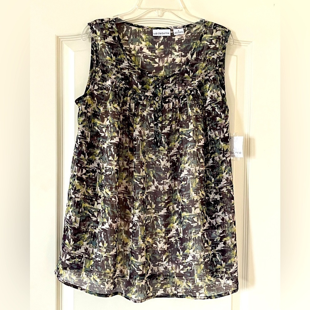 NWT Liz Claiborne Sleeveless Blouse with Cream Camisole Women’s Size Small